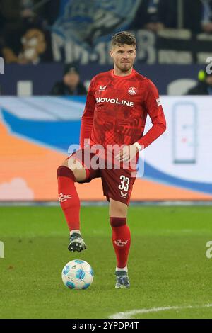 Fußball, 2. Bundesliga: FC Schalke 04:1. FC Kaiserslautern, 14. Spieltag, Veltins Arena, Jan Elvedi (Kaiserslautern) in Aktion, am Ball,/DFB/DFL-VORSCHRIFTEN VERBIETEN JEDE VERWENDUNG VON FOTOGRAFIEN ALS BILDSEQUENZEN UND/ODER QUASI-VIDEO. Stockfoto