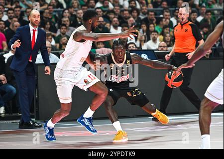 25 Kendrick Nunn von Panathinaikos AKTOR Athen tritt am 29. November 2024 in der Athen-Altion Arena in Athen gegen 11 Alpha Diallo von AS Monaco an. Stockfoto