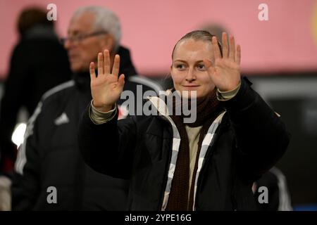 CARDIFF, GROSSBRITANNIEN. November 2024. Elise Hughes aus Wales während des Spiels der Frauen-Europameisterschaft 2025 - WEQ Play-offs Runde 2 im Cardiff City Stadium am 29. November 2024. (Bild von Ashley Crowden/FAW) Credit: Football Association of Wales/Alamy Live News Stockfoto