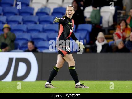 CARDIFF, GROSSBRITANNIEN. November 2024. Olivia Clark, eine Geste während des Spiels der Frauen-Europameisterschaft 2025 – WEQ Play-offs Runde 2 zwischen Wales und Irland im Cardiff City Stadium am 29. November 2024. (Bild von John Smith/FAW) Credit: Football Association of Wales/Alamy Live News Stockfoto
