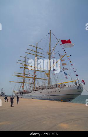 Bewundern Sie jedes Detail und die Schönheit des Bima Suci Schiffes im Semayang Harbor, Balikpapan, East Kalimantan, Indonesien Stockfoto