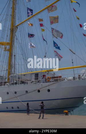 Bewundern Sie jedes Detail und die Schönheit des Bima Suci Schiffes im Semayang Harbor, Balikpapan, East Kalimantan, Indonesien Stockfoto