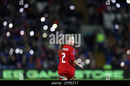 Cardiff, Großbritannien. November 2024. Lily Woodham aus Wales sieht sich an. Wales Frauen gegen Republik Irland Frauen, Qualifikation für die UEFA-Frauen-Euro-Meisterschaft spielen im Endspiel, 1. Leg im Cardiff City Stadium in Cardiff, Südwales am Freitag, den 29. November 2024. Nur redaktionelle Verwendung, Bild von Andrew Orchard/Andrew Orchard Sportfotografie/Alamy Live News Credit: Andrew Orchard Sportfotografie/Alamy Live News Stockfoto