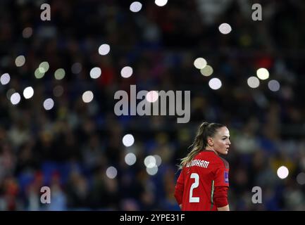 Cardiff, Großbritannien. November 2024. Lily Woodham aus Wales sieht sich an. Wales Frauen gegen Republik Irland Frauen, Qualifikation für die UEFA-Frauen-Euro-Meisterschaft spielen im Endspiel, 1. Leg im Cardiff City Stadium in Cardiff, Südwales am Freitag, den 29. November 2024. Nur redaktionelle Verwendung, Bild von Andrew Orchard/Andrew Orchard Sportfotografie/Alamy Live News Credit: Andrew Orchard Sportfotografie/Alamy Live News Stockfoto
