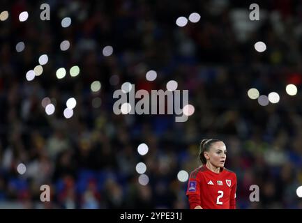 Cardiff, Großbritannien. November 2024. Lily Woodham aus Wales sieht sich an. Wales Frauen gegen Republik Irland Frauen, Qualifikation für die UEFA-Frauen-Euro-Meisterschaft spielen im Endspiel, 1. Leg im Cardiff City Stadium in Cardiff, Südwales am Freitag, den 29. November 2024. Nur redaktionelle Verwendung, Bild von Andrew Orchard/Andrew Orchard Sportfotografie/Alamy Live News Credit: Andrew Orchard Sportfotografie/Alamy Live News Stockfoto