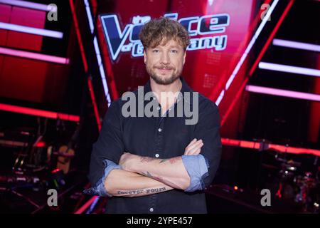 Berlin, Deutschland. November 2024 30. Coach Samu Haber nach dem Halbfinale der Castingshow „The Voice of Germany“. Quelle: Jörg Carstensen/dpa/Alamy Live News Stockfoto