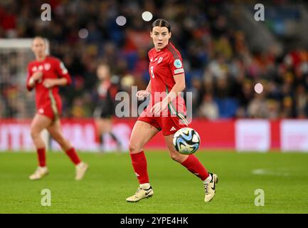 CARDIFF, GROSSBRITANNIEN. November 2024. Angharad James spielt mit dem Ball während des Spiels der WEQ Play-offs Runde 2 zwischen Wales und der Republik Irland 2025 im Cardiff City Stadium am 29. November 2024. (Bild von Ashley Crowden/FAW) Credit: Football Association of Wales/Alamy Live News Stockfoto