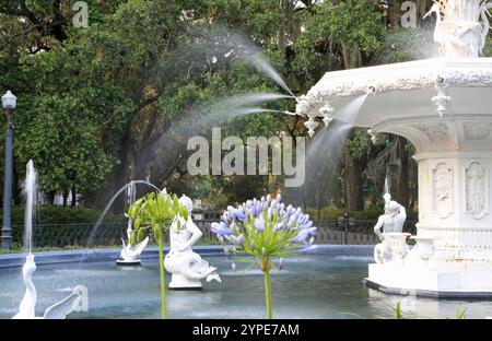 Die Hälfte des Brunnens - Forsyth Fountain - Savannah, Georgia Stockfoto