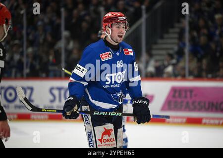 Schwenningen, Deutschland. November 2024. Zach Senyshyn (Schwenninger Wild Wings #89) Schwenninger Wild Wings gegen Adler Mannheim, Eishockey, DEL, Spieltag 21, Saison 2024/2025, 29.11.2024 Foto: Eibner-Pressefoto/Sven Laegler Credit: dpa/Alamy Live News Stockfoto