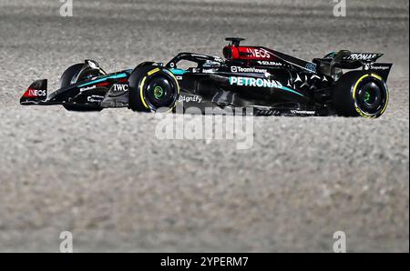 Lusail, Katar. November 2024. Der britische Mercedes-Pilot George Russell tritt am 29. November 2024 beim Sprint-Qualifying des Großen Preises von Katar auf dem Lusail International Circuit in Lusail, Katar, an. Quelle: Nikku/Xinhua/Alamy Live News Stockfoto