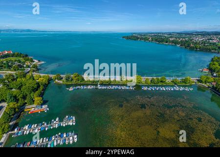 Sommer am bayerischen Bodensee rund um Lindau-Insel Ausblick auf Lindau am Bodensee an einem sonnigen Tag im Juli Lindau kleiner See Bayern Deutschlan Stockfoto