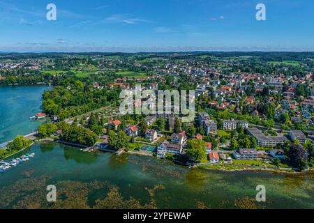 Sommer am bayerischen Bodensee rund um Lindau-Insel Ausblick auf Lindau am Bodensee an einem sonnigen Tag im Juli Lindau kleiner See Bayern Deutschlan Stockfoto