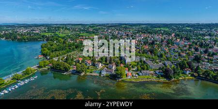 Sommer am bayerischen Bodensee rund um Lindau-Insel Ausblick auf Lindau am Bodensee an einem sonnigen Tag im Juli Lindau kleiner See Bayern Deutschlan Stockfoto