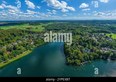 Sonniger Sommertag rund um den Weßlinger See im oberbayerischen Fünfseenland Ausblick auf die Gemeinde Weßling in der Metropolregion Münche Weßling Ba Stockfoto