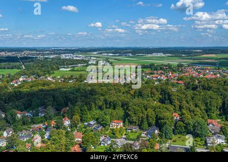 Sonniger Sommertag rund um den Weßlinger See im oberbayerischen Fünfseenland Ausblick auf die Gemeinde Weßling in der Metropolregion Münche Weßling Ba Stockfoto