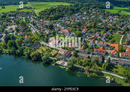 Sonniger Sommertag rund um den Weßlinger See im oberbayerischen Fünfseenland Ausblick auf die Gemeinde Weßling in der Metropolregion Münche Weßling Ba Stockfoto