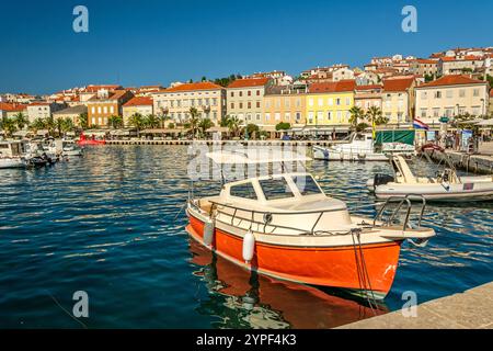 Kleines Boot im Jachthafen Mali auf der Insel Losinj in der Adria, Kroatien Stockfoto