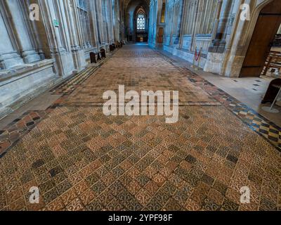 Mittelalterliche Bodenfliesen, Bodenfliesen, Winchester Cathedral, Winchester, England, GROSSBRITANNIEN, GB. Stockfoto