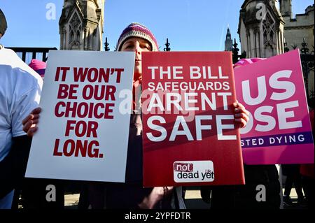 Debatte über Sterbehilfe, Parliament Square, London, Vereinigtes Königreich Stockfoto