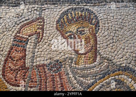 Detail eines Mosaiks mit dem Kopf eines Mannes im Nationalmuseum für Römische Kunst in Merida, Spanien Stockfoto