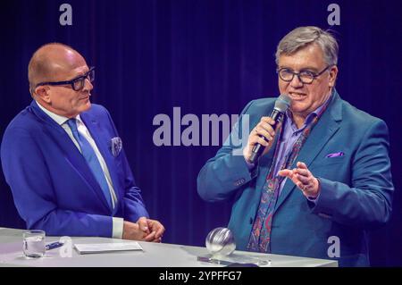 Stefan Schulze-Hausmann und Hape Kerkeling bei der Verleihung des 17. Deutsche Nachhaltigkeitspreise 2024 im Maritim Hotel. Düsseldorf, 29.11.2024 *** Stefan Schulze Hausmann und Hape Kerkeling bei der Verleihung des 17 Deutschen Nachhaltigkeitspreises 2024 im Maritim Hotel Düsseldorf, 29 11 2024 Foto:XR.xSchmiegeltx/xFuturexImagex nhp 4278 Stockfoto