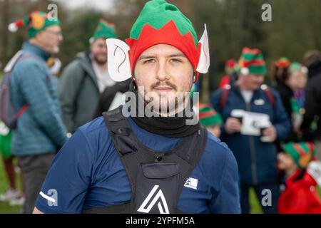 Brentwood Essex 30. November 2024 festlicher Mental 'Elf Fun Run zur Unterstützung der Mental Health Charity Mind; im Weald Park, Brentwood Essex Credit: Ian Davidson/Alamy Live News Stockfoto