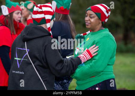 Brentwood Essex 30. November 2024 festlicher Mental 'Elf Fun Run zur Unterstützung der Mental Health Charity Mind; im Weald Park, Brentwood Essex Credit: Ian Davidson/Alamy Live News Stockfoto