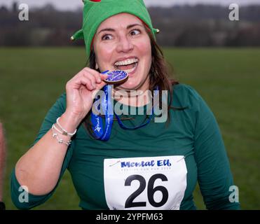 Brentwood Essex 30. November 2024 festlicher Mental 'Elf Fun Run zur Unterstützung der Mental Health Charity Mind; im Weald Park, Brentwood Essex Credit: Ian Davidson/Alamy Live News Stockfoto