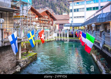 Malerische Stadt Interlaken in alpiner Landschaft, Berner Oberland in der Schweiz Stockfoto