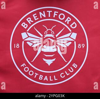 30. November 2024; Gtech Community Stadium, Brentford, London, England; Premier League Football, Brentford gegen Leicester City; Brentford Logo auf dem Stadion Stockfoto