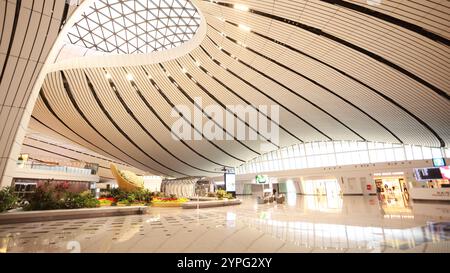 Peking, China 13. Oktober 2024: Die Halle des Beijing Daxing International Airport, dies ist der neue Flughafen in Peking seit 2019 Stockfoto