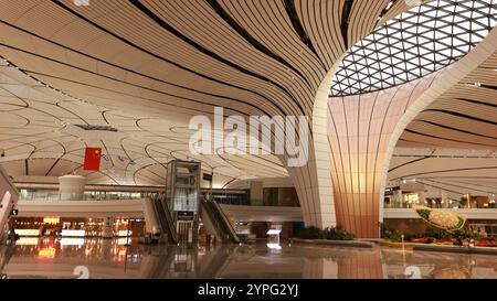 Peking, China 13. Oktober 2024: Die Halle des Beijing Daxing International Airport, dies ist der neue Flughafen in Peking seit 2019 Stockfoto