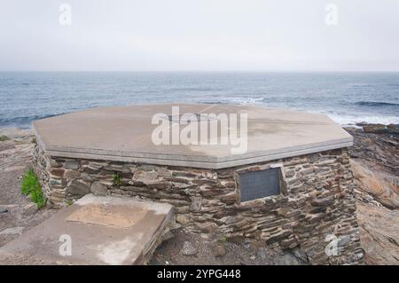 Die ursprüngliche historische Stätte des Leuchthauses beavertail aus dem Jahr 1749 auf jamestown rhode Island. Stockfoto