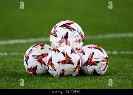 Offizieller Ball beim Spiel der UEFA Europa League 2024/25 League Phase MD5 zwischen Real Sociedad und AFC Ajax in der reale Arena am 28. November 2024 in San S. Stockfoto