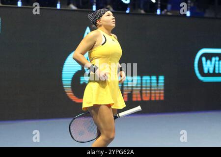 Sankt Petersburg, Russland. November 2024 30. Diana Shnaider aus Russland spielt gegen Viktoriya Tomova aus Bulgarien (nicht im Blick) während der International Team Tennis Tournament Trophäes of Northern Palmyra 2024 in der Arena. Endergebnis: (Viktoriya Tomova 2:4, 3:3, 2:5 Diana Shnaider) (Foto: Maksim Konstantinov/SOPA Images/SIPA USA) Credit: SIPA USA/Alamy Live News Stockfoto