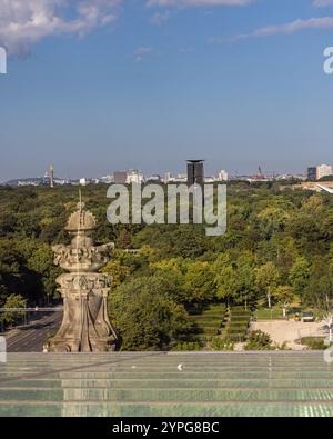 Blick vom Dach des Reichstagsgebäudes auf den Tiergarten, Berlin, Deutschland Stockfoto