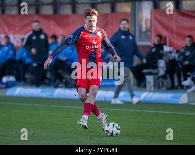 München, Deutschland. November 2024 30. Sigurd Haugen (FC Hansa Rostock, #18). GER, TSV 1860 München gegen den FC Hansa Rostock, Fussball, 3. Bundesliga, 16. Spieltag, Saison 2024/2025, 30.11.2024. (DIE DFL-DFB-VORSCHRIFTEN VERBIETEN DIE VERWENDUNG VON FOTOS ALS BILDSEQUENZEN UND/ODER QUASI-VIDEO). Foto: Eibner-Pressefoto/Heike feiner Credit: dpa/Alamy Live News Stockfoto