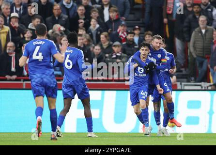 Facundo Buonanotte in Leicester City feiert das erste Tor ihrer Mannschaft während des Premier League-Spiels im Gtech Community Stadium in Brentford. Bilddatum: Samstag, 30. November 2024. Stockfoto