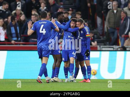 Facundo Buonanotte in Leicester City feiert das erste Tor ihrer Mannschaft während des Premier League-Spiels im Gtech Community Stadium in Brentford. Bilddatum: Samstag, 30. November 2024. Stockfoto