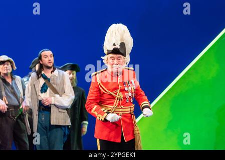 London, 29. November 2024, Richard Suart als Generalmajor Stanley in ENO's Pirates of Penzance am London Coliseum. Quelle: Alamy Live News/Lou Morris Stockfoto