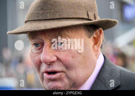 Newbury, Großbritannien. November 2024 30. Trainer Nicky Henderson auf der Newbury Racecourse, Newbury Foto von Paul Blake/Alamy Sports News Stockfoto