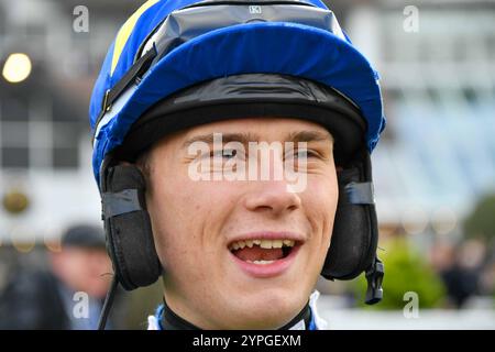 Newbury, Großbritannien. November 2024 30. Jockey Freddie Gingell auf der Newbury Racecourse, Newbury Foto von Paul Blake/Alamy Sports News Stockfoto