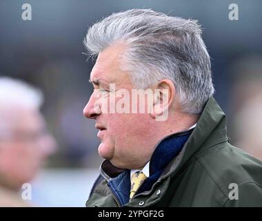 Newbury, Großbritannien. November 2024 30. Trainer Paul Nicholls auf der Newbury Racecourse, Newbury Bild von Paul Blake/Alamy Sports News Stockfoto