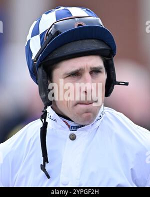 Newbury, Großbritannien. November 2024 30. Jockey Harry Skelton auf der Newbury Racecourse, Newbury Foto von Paul Blake/Alamy Sports News Stockfoto