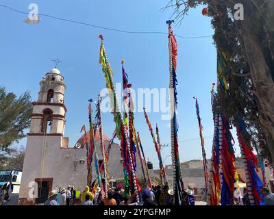 Spears verziert mit Bändern während der Osterwoche oder der Semana Santa in San Antonio de la Cal, Tolimán, Querétaro, Mexiko. Stockfoto