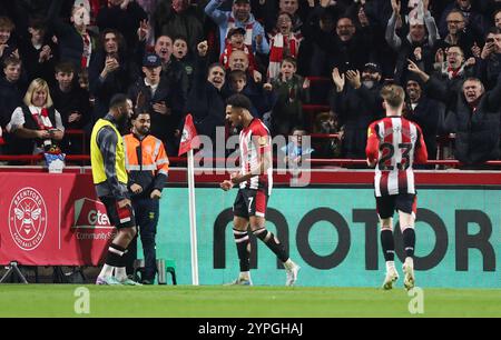 Kevin Schade von Brentford feiert das vierte Tor ihrer Mannschaft während des Spiels der Premier League im Gtech Community Stadium in Brentford. Bilddatum: Samstag, 30. November 2024. Stockfoto