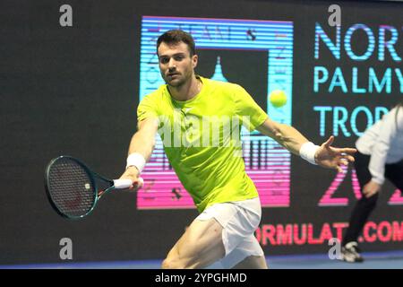 Sankt Petersburg, Russland. November 2024 30. Pedro Martinez aus Spanien spielt gegen Dusan Lajovic aus Serbien (nicht im Blick) während der International Team Tennis Tournament Trophies of Northern Palmyra 2024 in der Arena. Endpunktzahl: (Dusan Lajovic 5:2, 3:4, 3:4 Pedro Martinez) (Foto: Maksim Konstantinov/SOPA Images/SIPA USA) Credit: SIPA USA/Alamy Live News Stockfoto