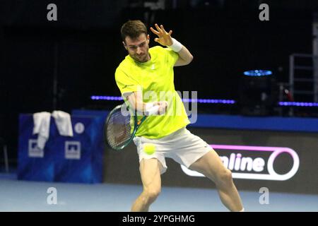 Sankt Petersburg, Russland. November 2024 30. Pedro Martinez aus Spanien spielt gegen Dusan Lajovic aus Serbien (nicht im Blick) während der International Team Tennis Tournament Trophies of Northern Palmyra 2024 in der Arena. Endpunktzahl: (Dusan Lajovic 5:2, 3:4, 3:4 Pedro Martinez) (Foto: Maksim Konstantinov/SOPA Images/SIPA USA) Credit: SIPA USA/Alamy Live News Stockfoto