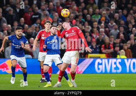 Nottingham, Großbritannien. November 2024 30. City Ground Stadium NOTTINGHAM, ENGLAND – NOVEMBER 30: Elliot Anderson aus Nottingham Forest führt den Ball während des 13. Matchweek-Spiels der Premier League 2024/25 zwischen Nottingham Forest und Ipswich Town FC im City Ground Stadium am 30. November 2024 in Nottingham, England. (Paul Bonser/SPP) Credit: SPP Sport Press Photo. /Alamy Live News Stockfoto