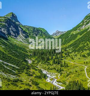 Sommer im Lechquellengebirge im Zugertal in Vorarlberg herrliche hochalpine Landschaft in Arlberg-Region nahe der Quell Dalaas Zugertal Vorarlberg Öst Stockfoto